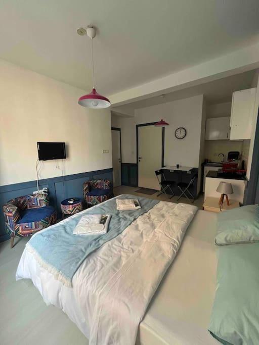 Amuer 3 * İstanbul